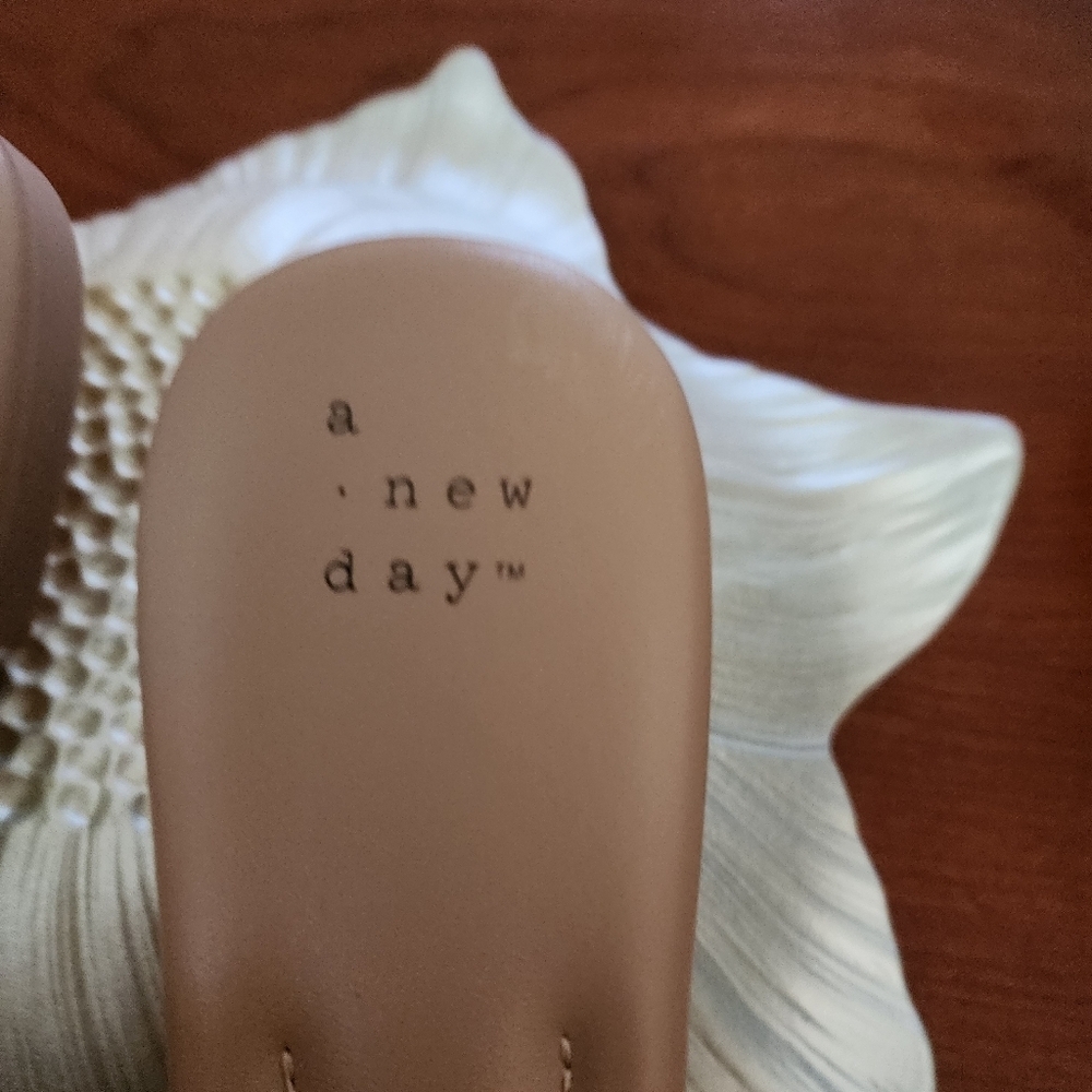 AA - a new day Carrissa Sandals (Memory Foam) Tan 7.5 - Picture 4 of 8